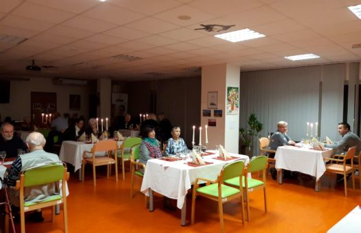 Večeře při svíčkách v SeniorCentru Olomouc